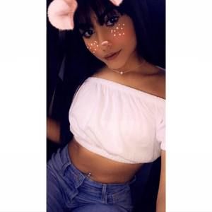 Meet your Posher, Alexandra thais